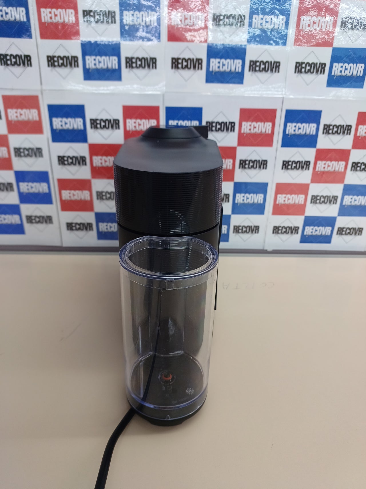Cafetera 1260W Nespresso Vertuo Pop ENV90.B Negra Centrifusión