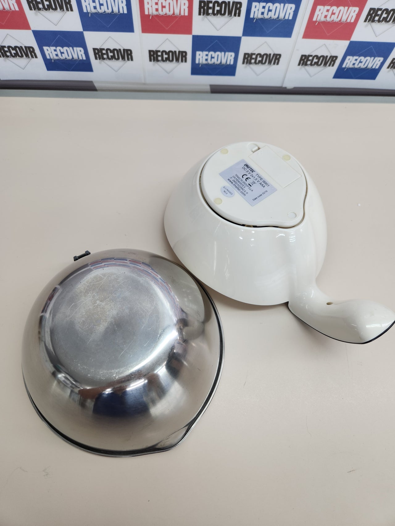 Báscula Electrónica 5 Kg de Cocina, Pesa Sólidos y Líquidos, Recipiente Extraible, Báscula Graduada, División 1 g, Función Tara, Pantalla Digital, Apagado Automático Imetec Dolcevita ES4