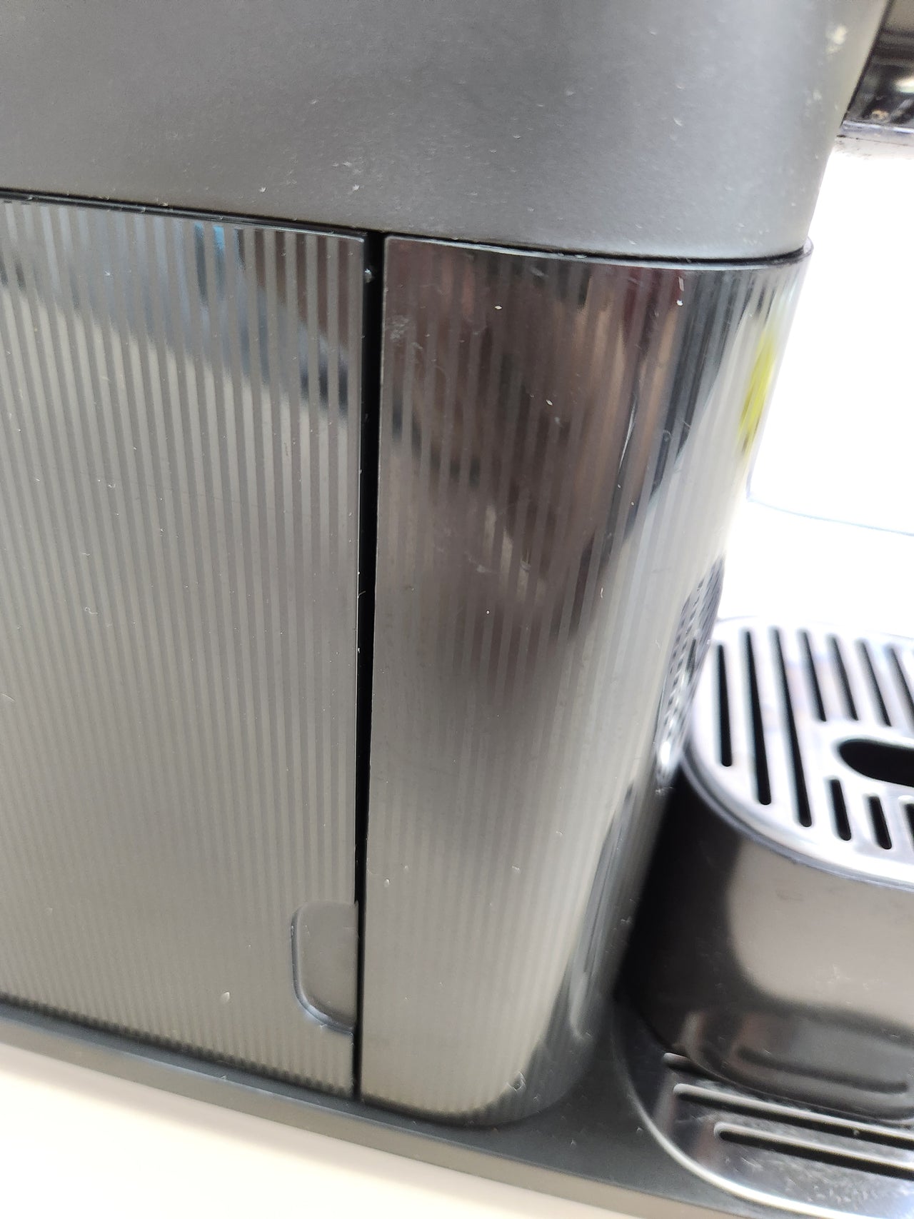 Cafetera 1450W Cápsulas de un Solo Uso, Espumador de Leche Automático, Cappuccino y Latte, EN510.B, NegroNespresso Lattissima One Evo