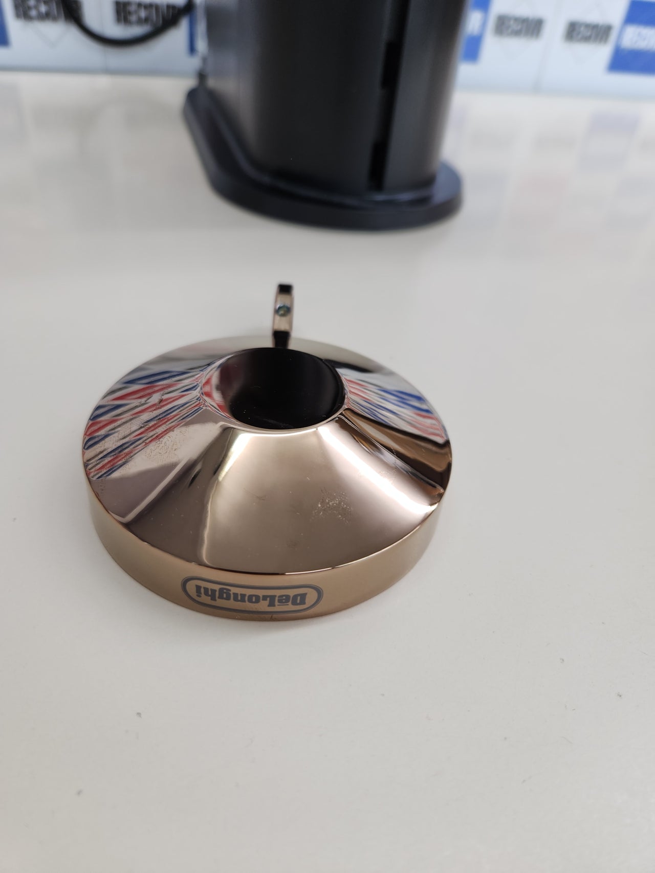 Cafetera Automática de Cápsulas con Sistema de Preparación con un Solo Toque, ENV120.W, Blanco Nespresso Vertuo Next Máquina de Café y Espresso con WIFI y Bluetooth Integrados