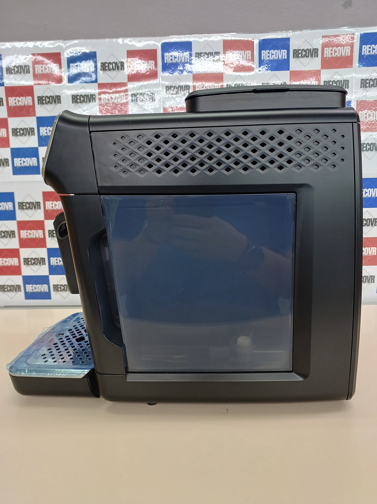 PHILIPS Serie 3300 Cafetera Superautomática - Sistema de leche LatteGo, 6 tipos de cafe, pantalla táctil, SilentBrew, Molinillo Cerámico, filtro AquaClean, Cromo negro (EP3347/90)