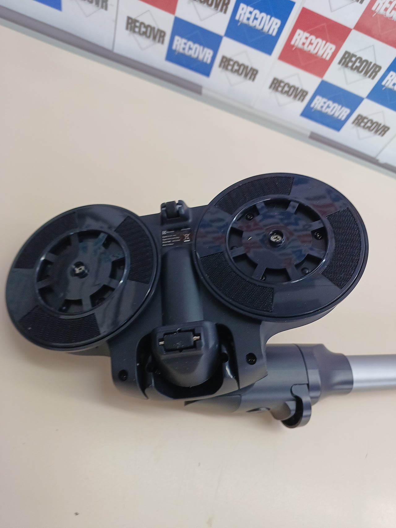 Aspiradora escoba eléctrica 2 en 1 negra Electrolux