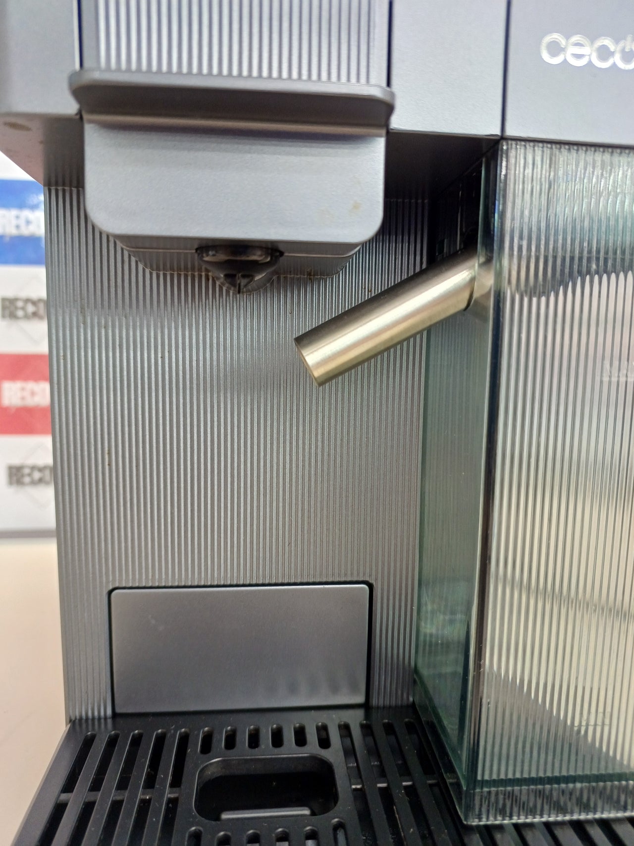 Cafetera cápsulas Cecotec 1350 W 20 bares Latte T