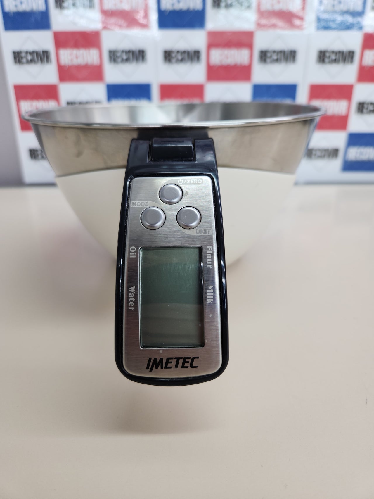 Báscula Electrónica 5 Kg de Cocina, Pesa Sólidos y Líquidos, Recipiente Extraible, Báscula Graduada, División 1 g, Función Tara, Pantalla Digital, Apagado Automático Imetec Dolcevita ES4