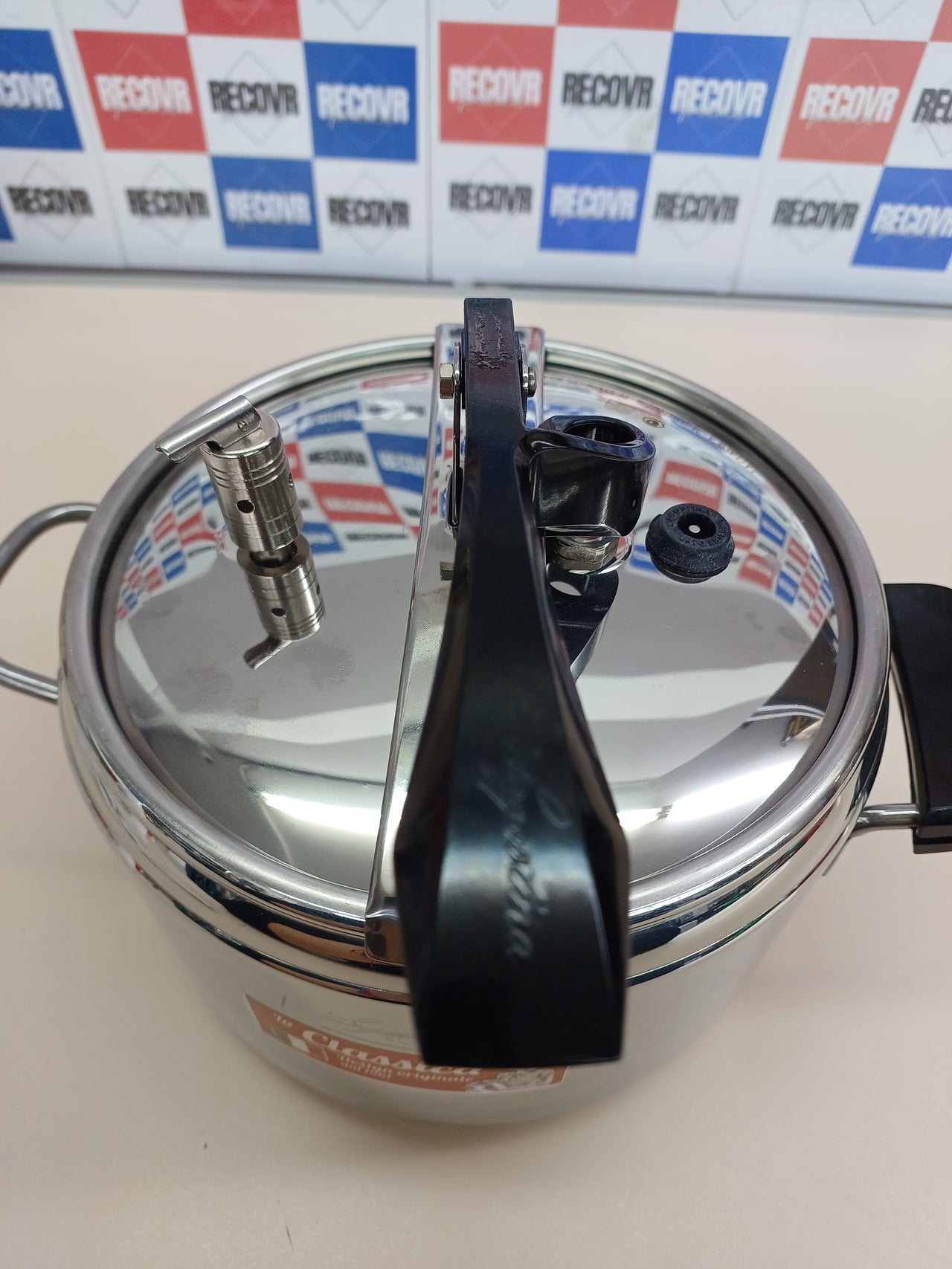 Lagostina Olla a presión La Classica Lagofusion, olla a presión Ø 22 cm, capacidad 5L, con cesta, recetario y Ecodose, asas de baquelita, válvula de peso y fondo Lagofusion