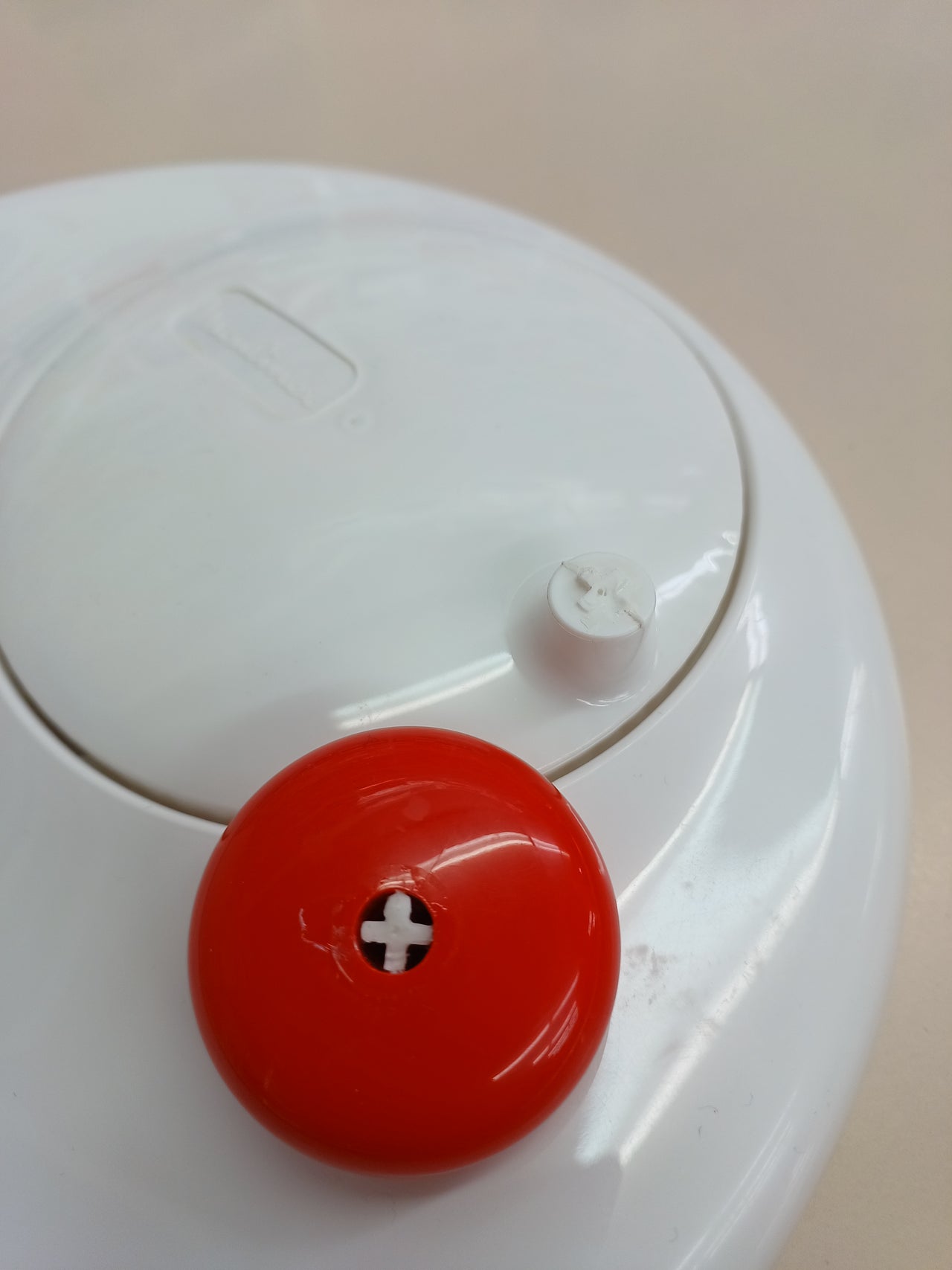 Escurridor para ensaladas y verduras con manivela, diseño Innovador con rejilla de evacuación de agua y bol-ensaladera, eficaz y fácil de usar con el asa de tirar Moulinex Escurridor K10101