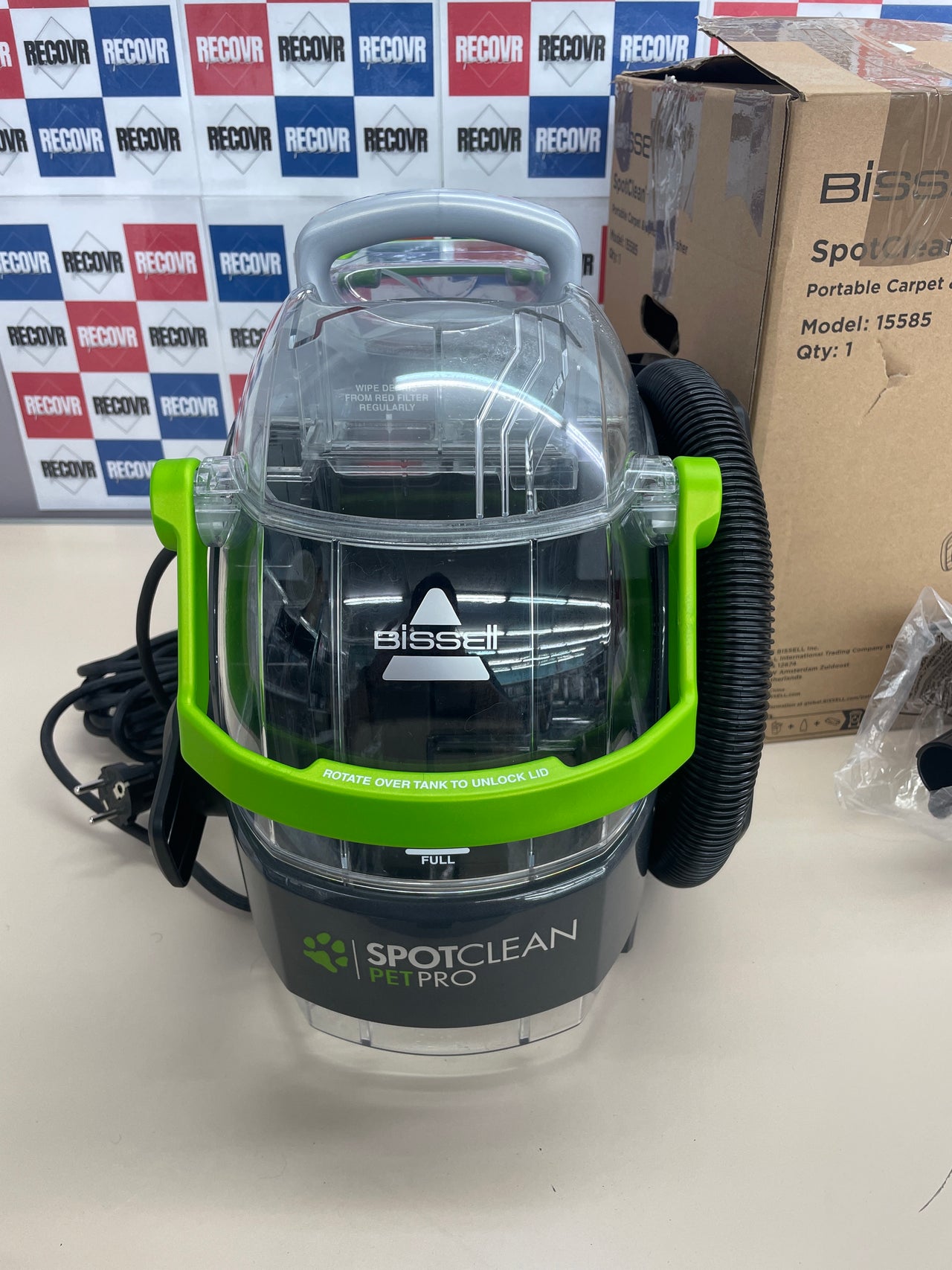 Bissell SpotClean Pet Pro, Aspiradora de Agua Tapiceria, Lava Aspiradora Ideal para Dueños de Mascotas, Limpiador de Liquidos para Alfombras, Tapiceria, Sofa, Autos y Más, Motor Potente de 750W, 15585