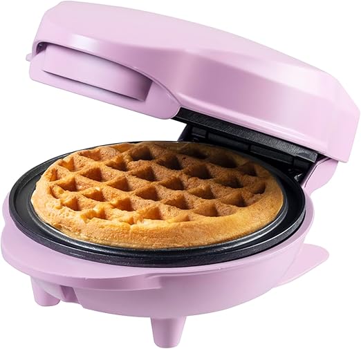 Bestron Mini gaufrier pour gaufres classiques, Petit gaufrier avec revêtement anti-adhésif, pour les anniversaires d'enfants, les fêtes de famille, Pâques ou Noël, Design: rétro, Couleur: Rose Mat