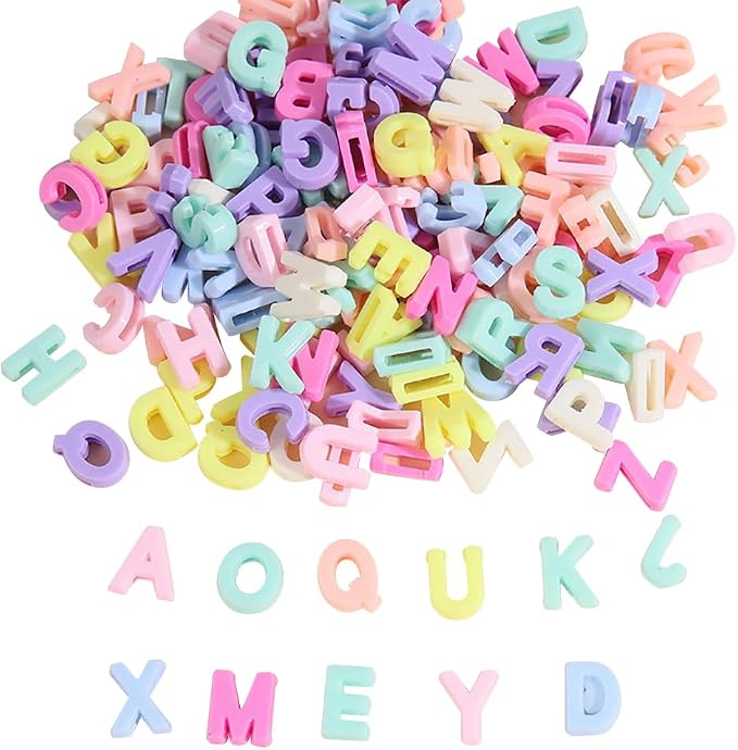 JIHUOO 400 cuentas de plástico con forma de letra, cuentas grandes de letras del alfabeto, coloridas cuentas sueltas bonitas para manualidades, cuentas decorativas para pendientes, multicolor