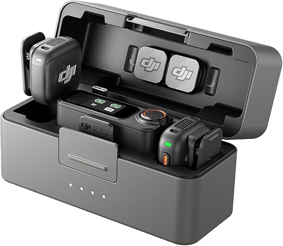 DJI Mic 3 (2 TX + 1 RX + Estuche de Carga), micrófono inalámbrico para iPhone/cámara/Android, Ultraligero, Control de Gacia adaptativo para Volumen equilibrado, 28 Horas de Uso, vlog