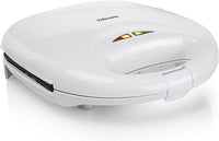Tristar SA-3050 Sandwichera grill con placas de parrilla, tamaño compacto con compartimento para cable, potencia de 750 W, recubrimiento antiadherente, color Blanco