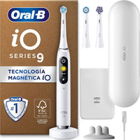 Oral-B iO 9 Cepillo de Dientes Eléctrico con Mango Recargable, 3 Cabezales y Estuche de Viaje con Cargador, Diseñado por Braun, Regalos Originales para Mujer y Hombre - Blanco