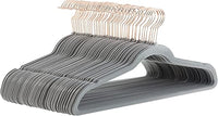 Thumbnail for Amazon Basics Paquete de 50 perchas antideslizantes, delgadas, con acabado de terciopelo, color gris/dorado rosa