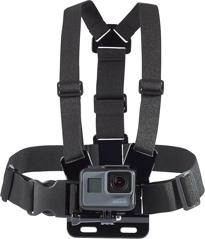 Amazon Basics - Verstellbares Brustgurt-Halterungsset für GoPro- und Actionkameras, Leicht & Bequem, Schwarz