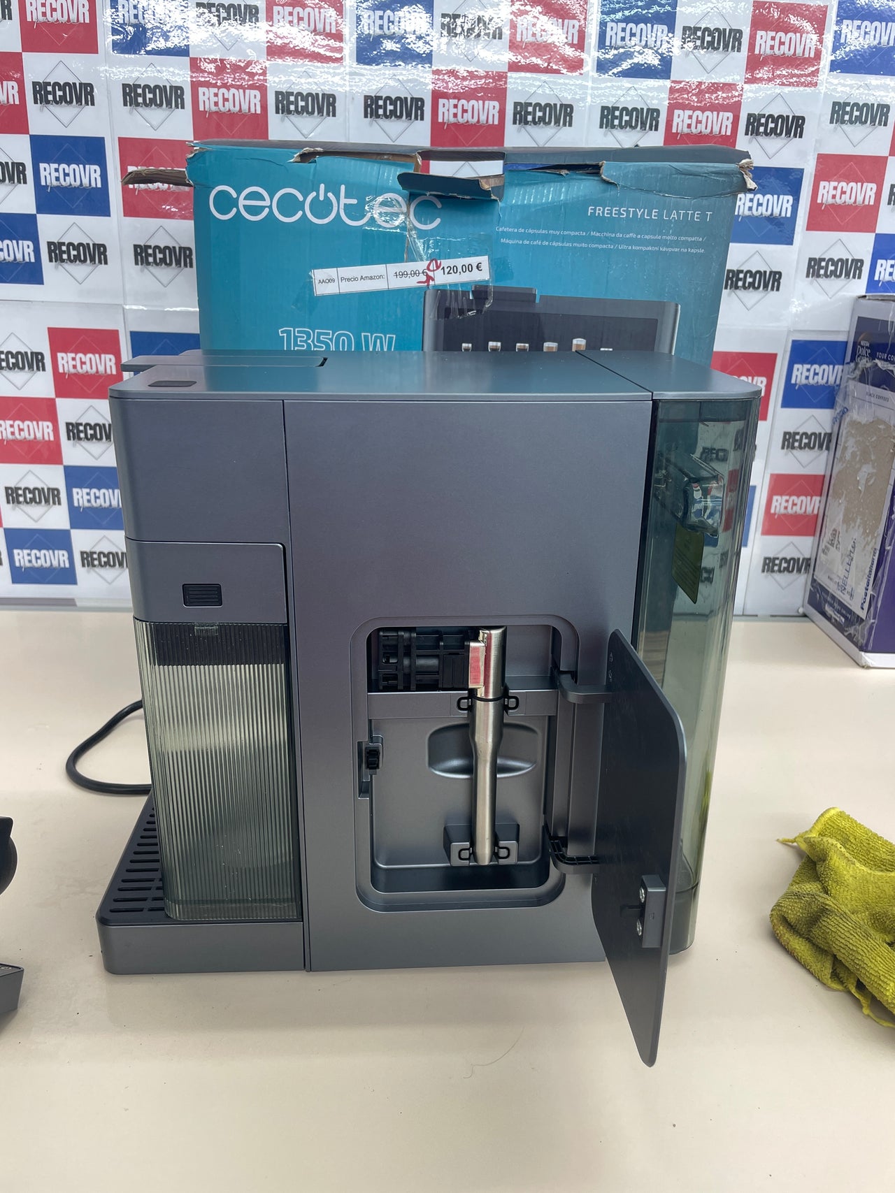 Cecotec Cafetera Cápsulas Express con Tanque de Leche FreeStyle Latte T. 1350W, 20 Bares, Compatible con Café Molido, Dolce Gusto, Nespresso y K-Fee, Depósito 1,6L de Agua y 400ml de Leche