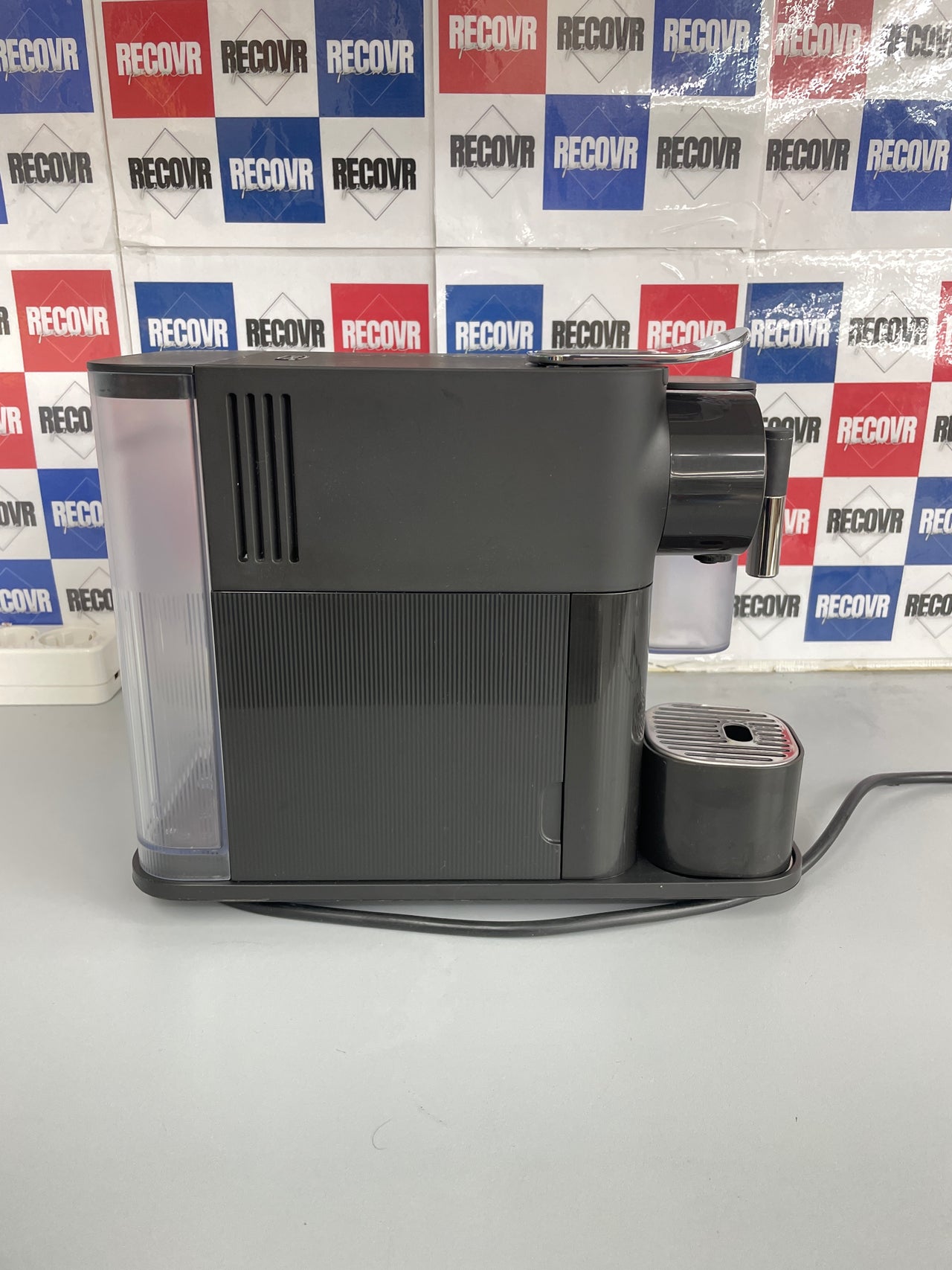 Nespresso Lattissima One Evo, Máquina de Café en Cápsulas de un Solo Uso, Espumador de Leche Automático, Cappuccino y Latte, EN510.B, 1450W, Negro