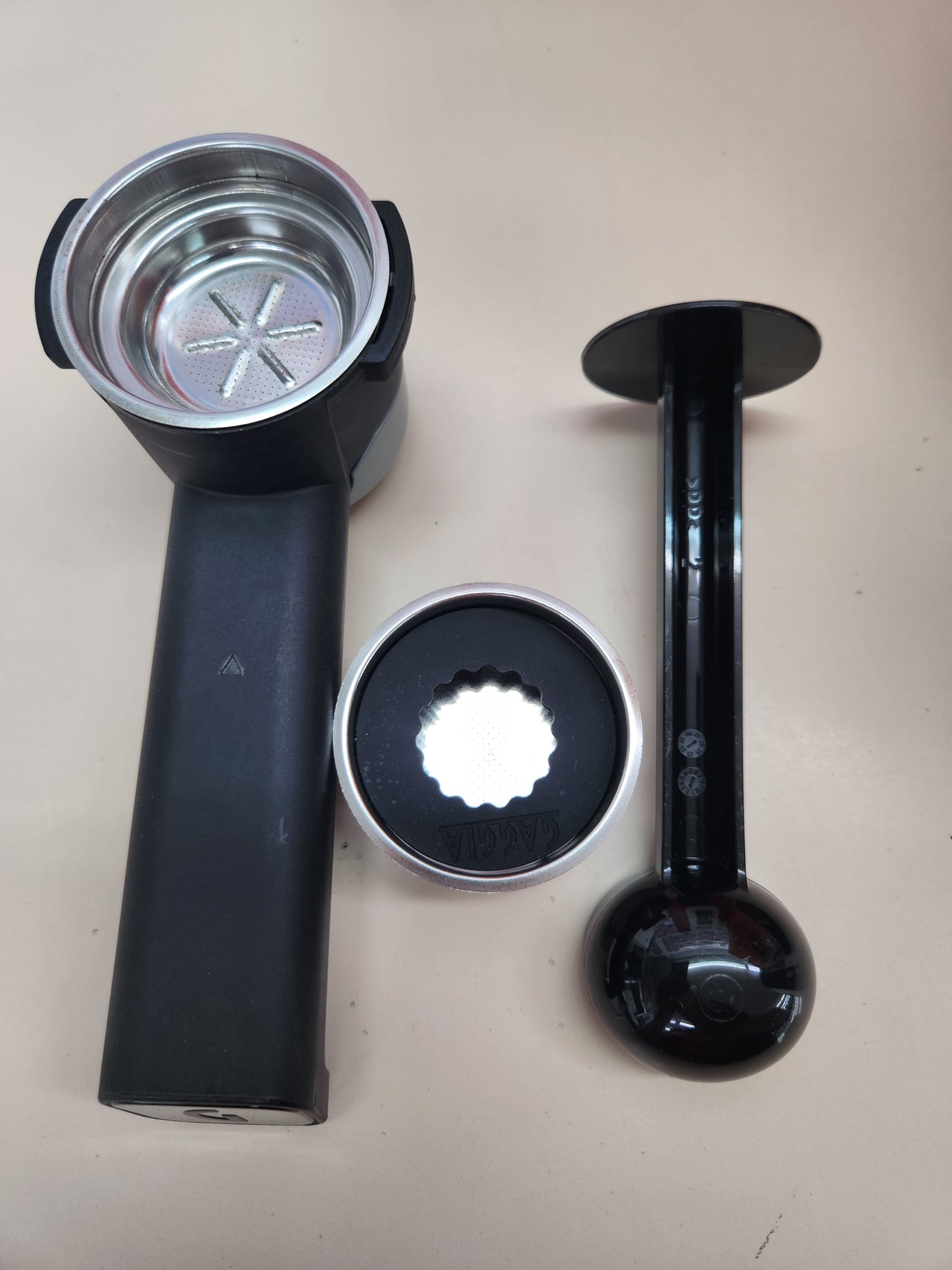 Cafetera 1900W Espresso Manual para Café Molido o Monodosis, sistema POD para Espressos Cremosos con Monodosis, Preinfusión Automática, Nuevo Modelo 2023, 100% Made in Italy Gaggia EG2109 Orange