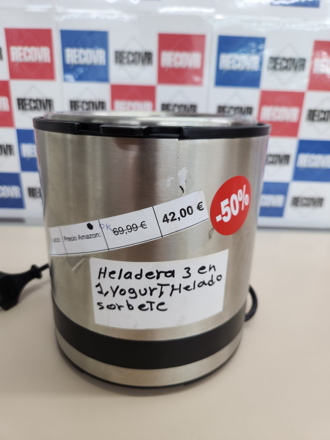 Heladera 3 en 1, 300ml, yogur helado, sorbete, helado, 12 W, pantalla cristal, función contador, incluye cuchara de helados,  acabados acero inoxidable cromargan mate WMF Kitchenminis -