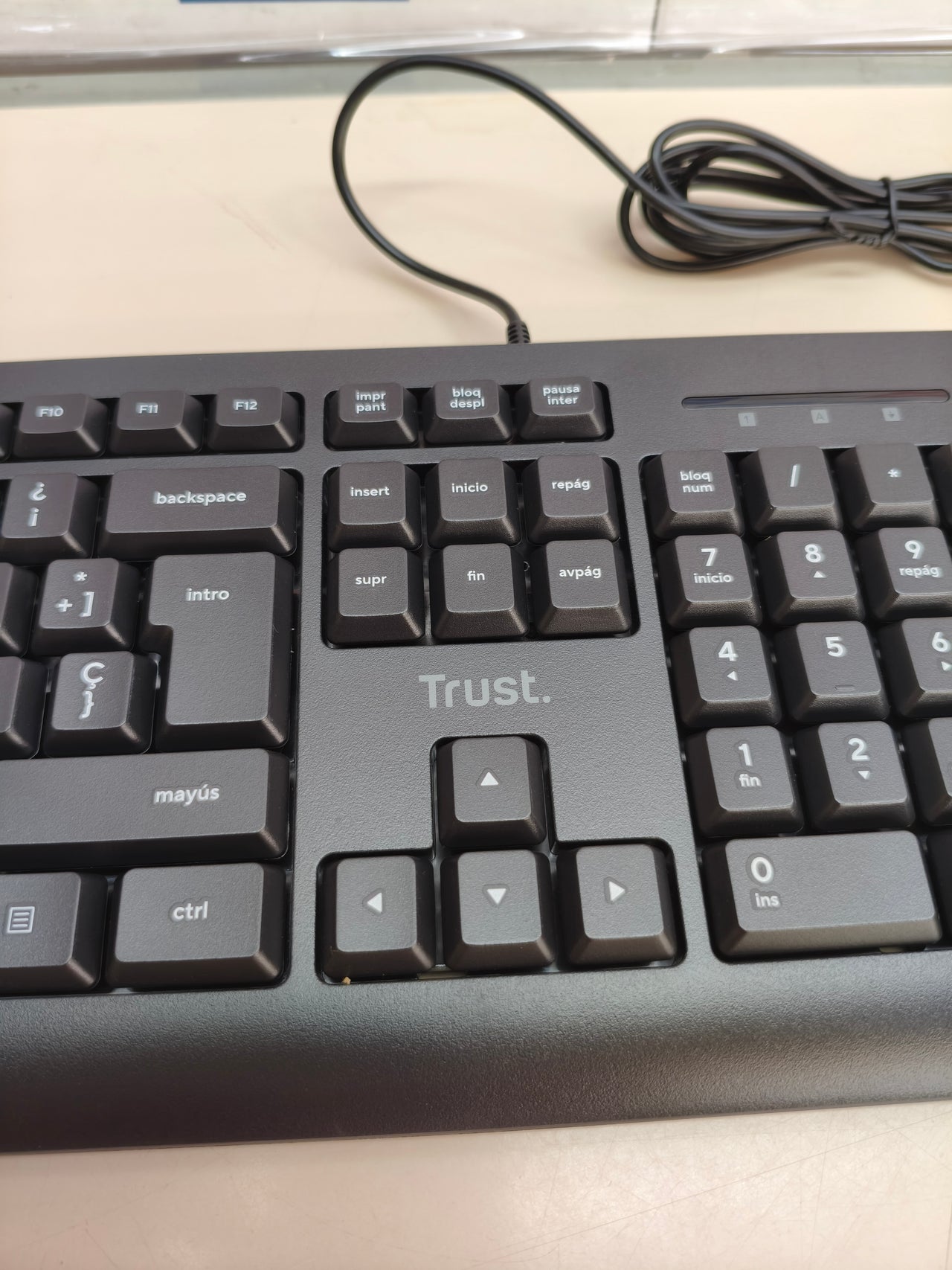 Teclado con cable Trust Taro, QWERTY español, negro