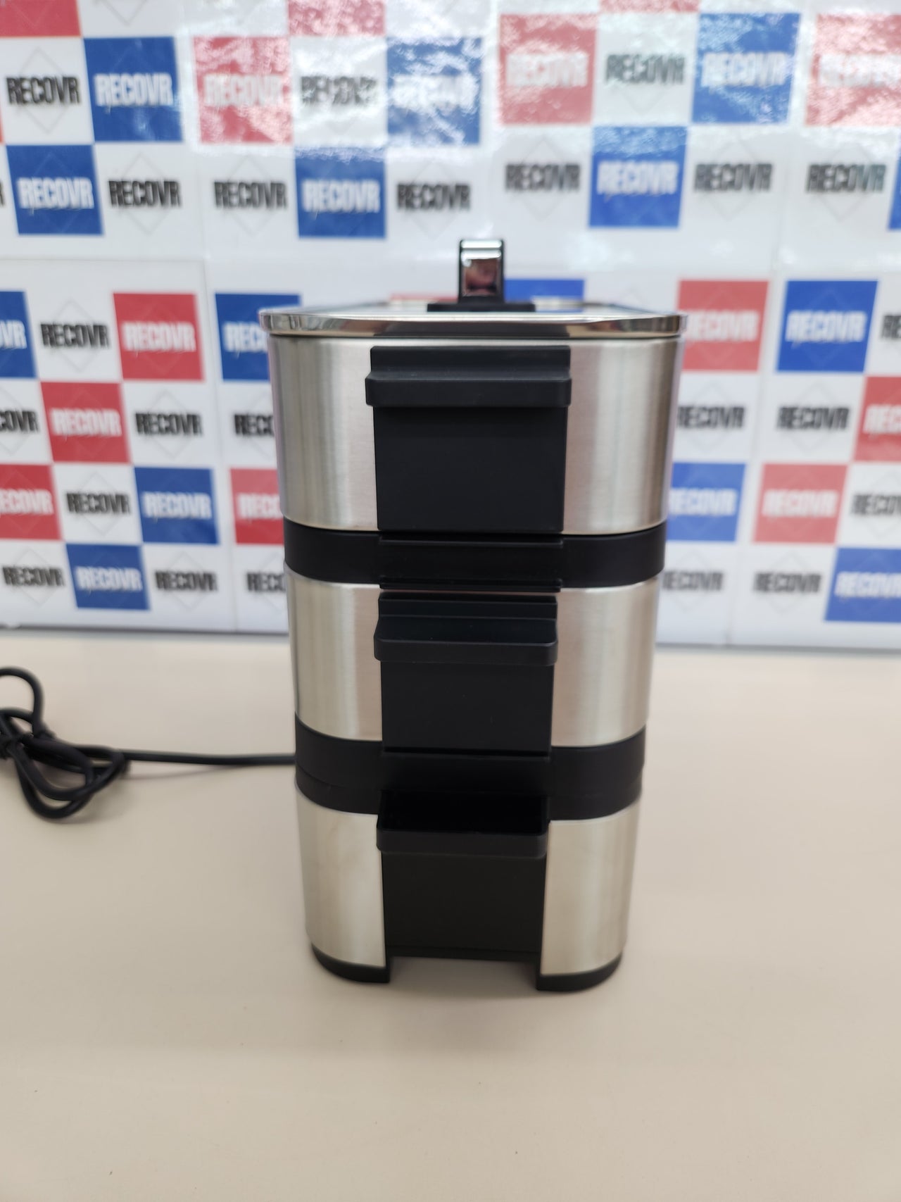 Vaporera, 900 W de hasta 4.3 l y depósito de Agua de 1.1 l, dos Zonas de cocción y función de mantenimiento de la calor, acabados de acero Inoxidable de cromargan WMF Kitchenminis