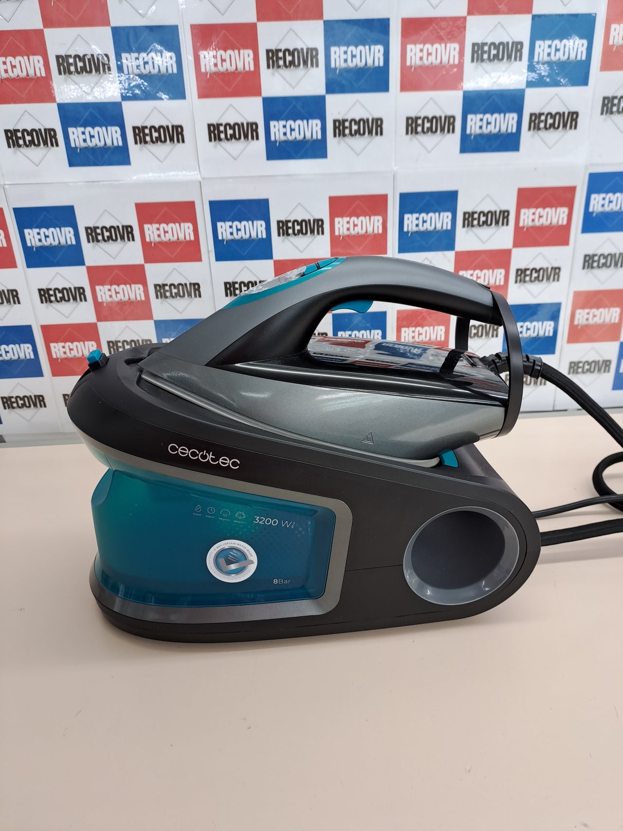 Centro de Planchado 3200W 8 Bares Cecotec