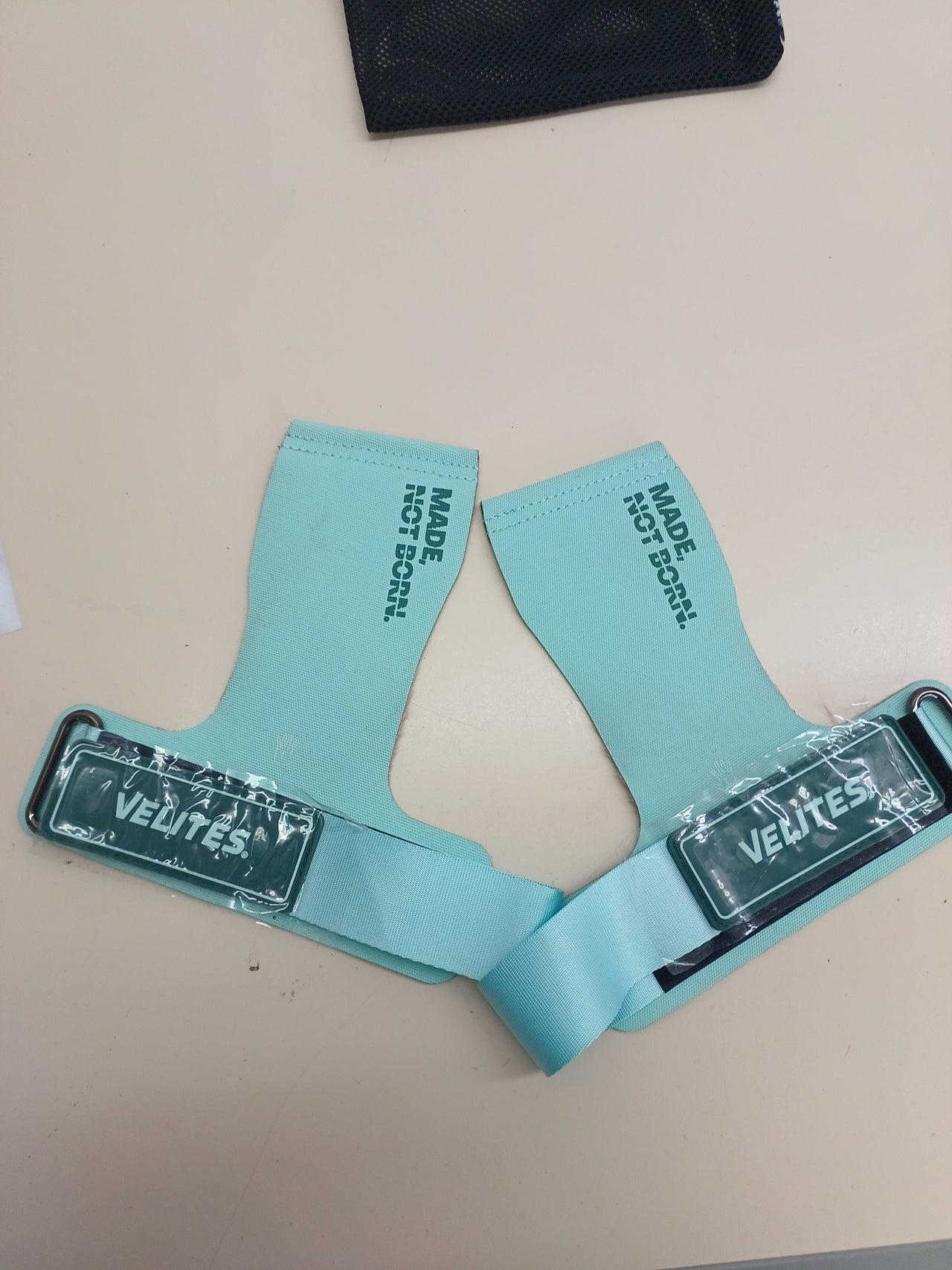 Calleras todo terreno con muñequera – Velites All Terrain
