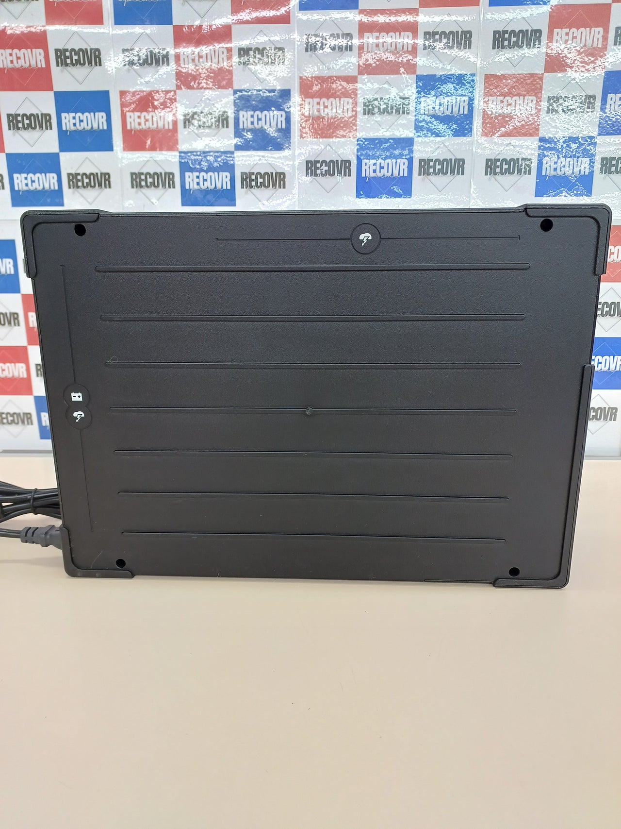 Eaton Ellipse Pro 1200 DIN - Fuente de alimentación ininterrumpida (SAI) - Potencia 1200 VA con protección de sobrevoltaje (8 salidas Schuko) y regulación de voltaje (AVR), Negro