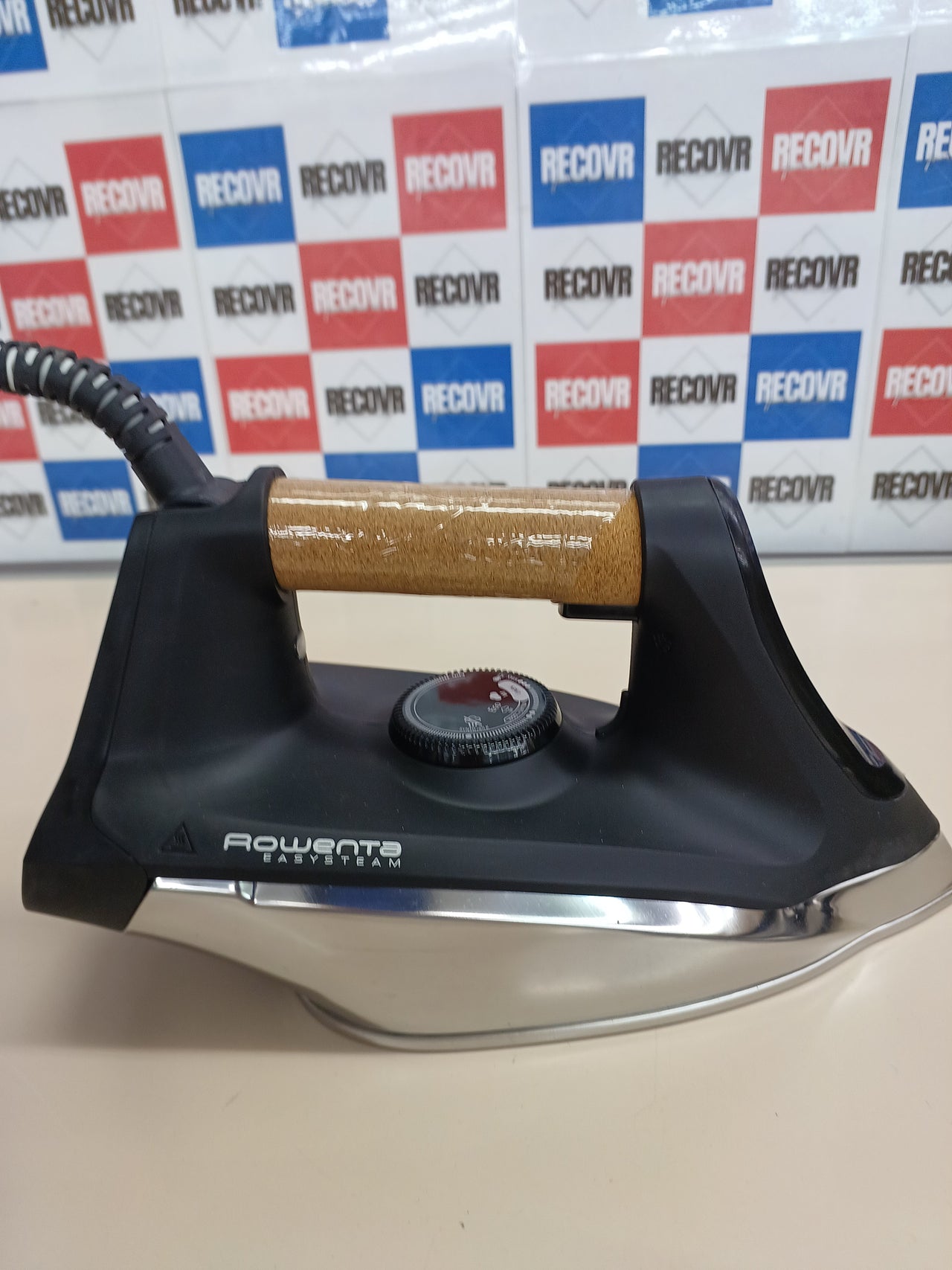 Centro de planchado 6 bares con golpe 270 g/min Rowenta