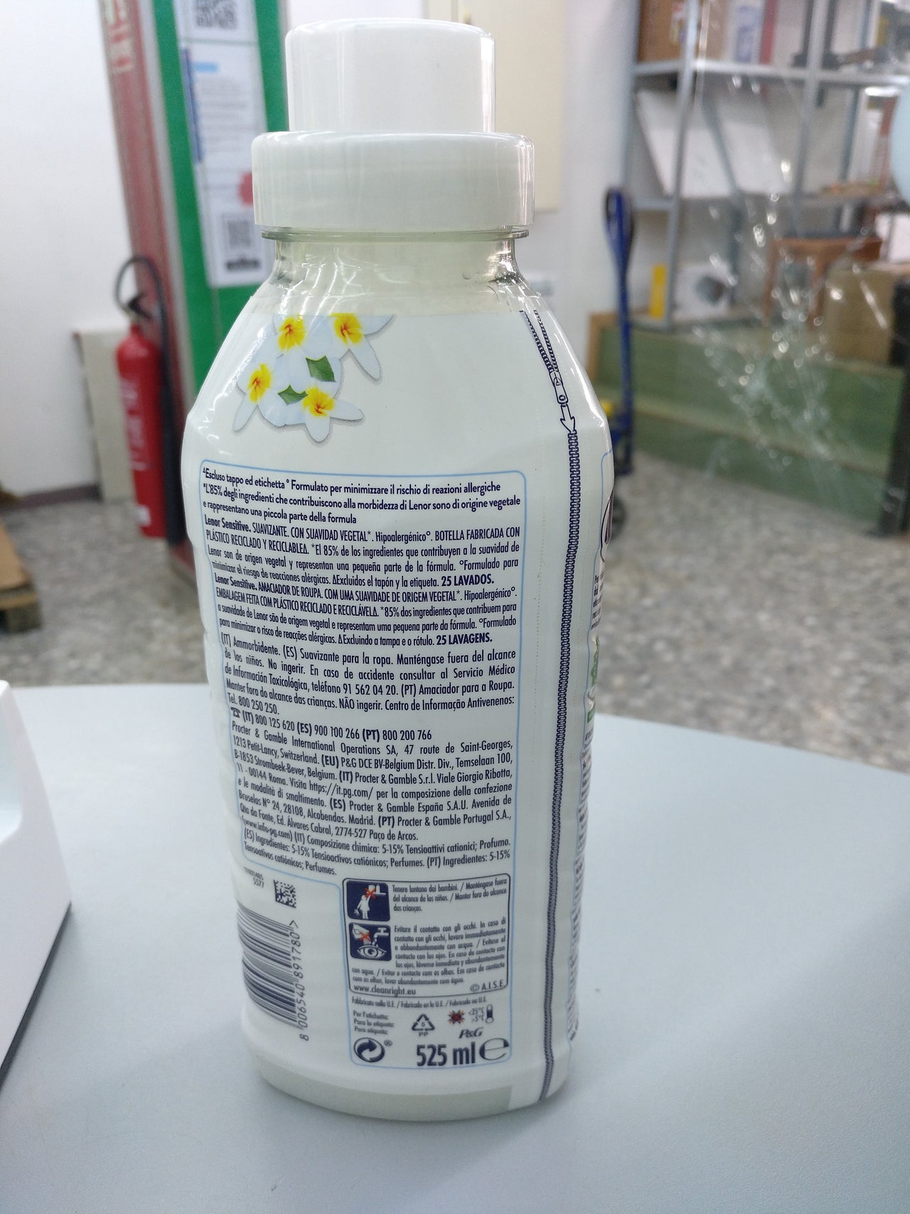 Lenor Ammorbidente Concentrato, 525ml dermatologicamente testato, 0% coloranti, profumo delicato