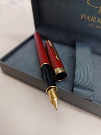 Thumbnail for Parker Sonnet bolígrafo | lacado en rojo con adorno dorado | punta media | en estuche de regalo