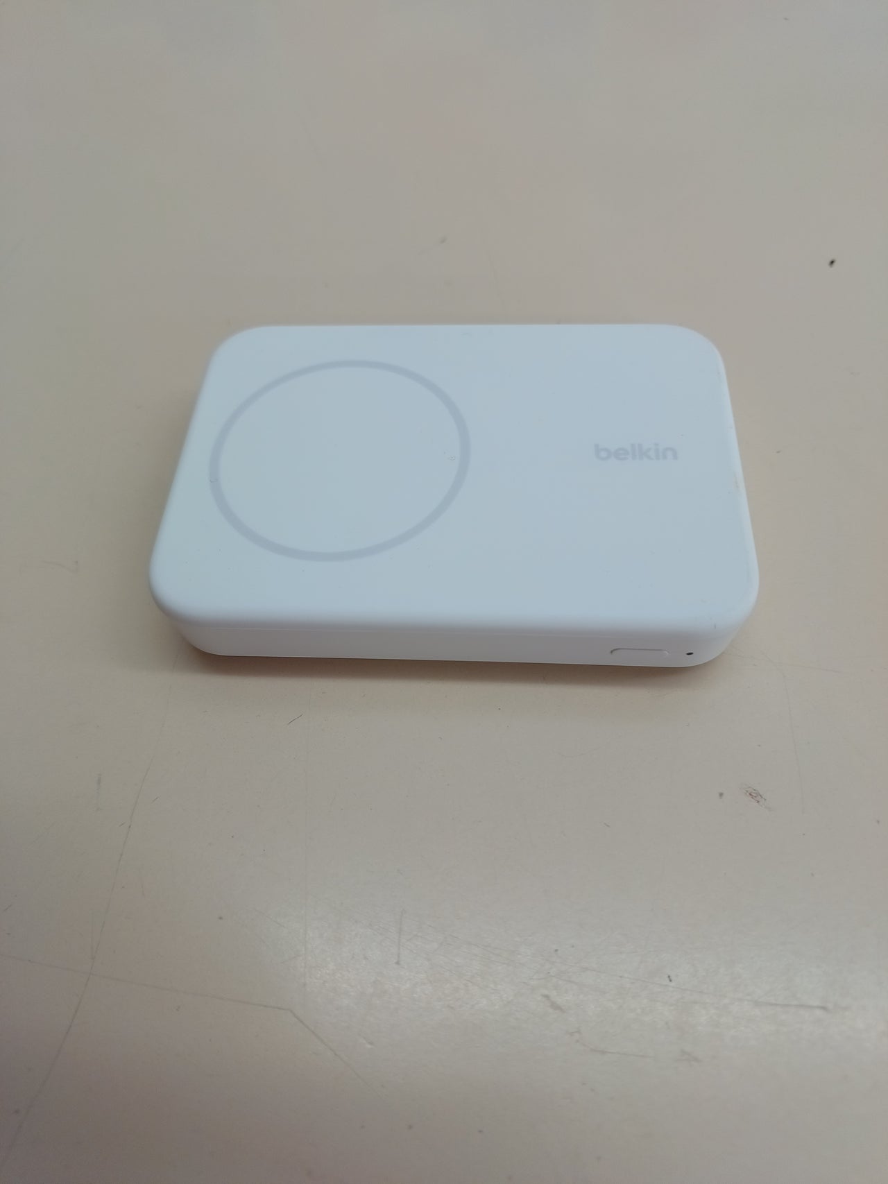 Powerbank inalámbrica 8000 mAh Qi2 con soporte - Belkin