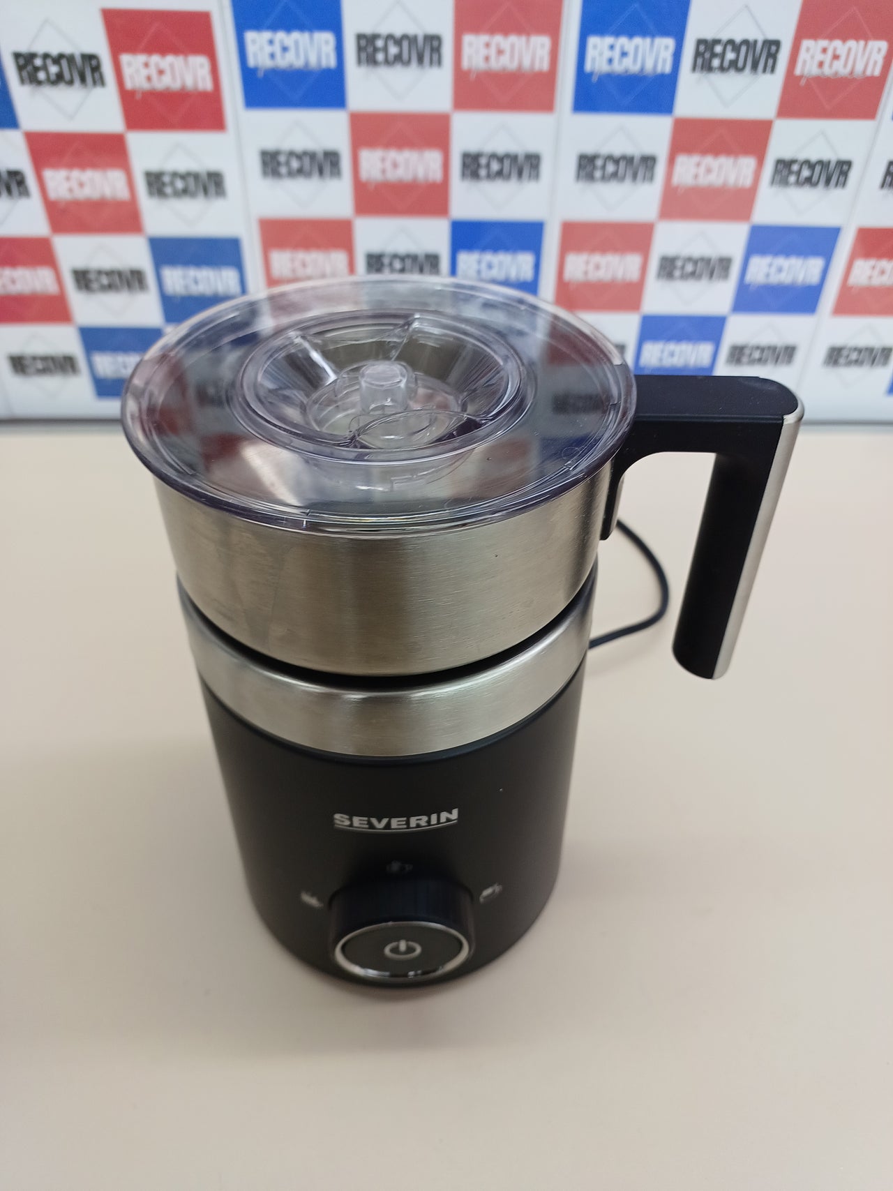 SEVERIN Espumador de leche por inducción Spuma 500, espumador eléctrico apto para el lavavajillas, bote espumador, acero inoxidable cepillado/negro mate, SM 3585
