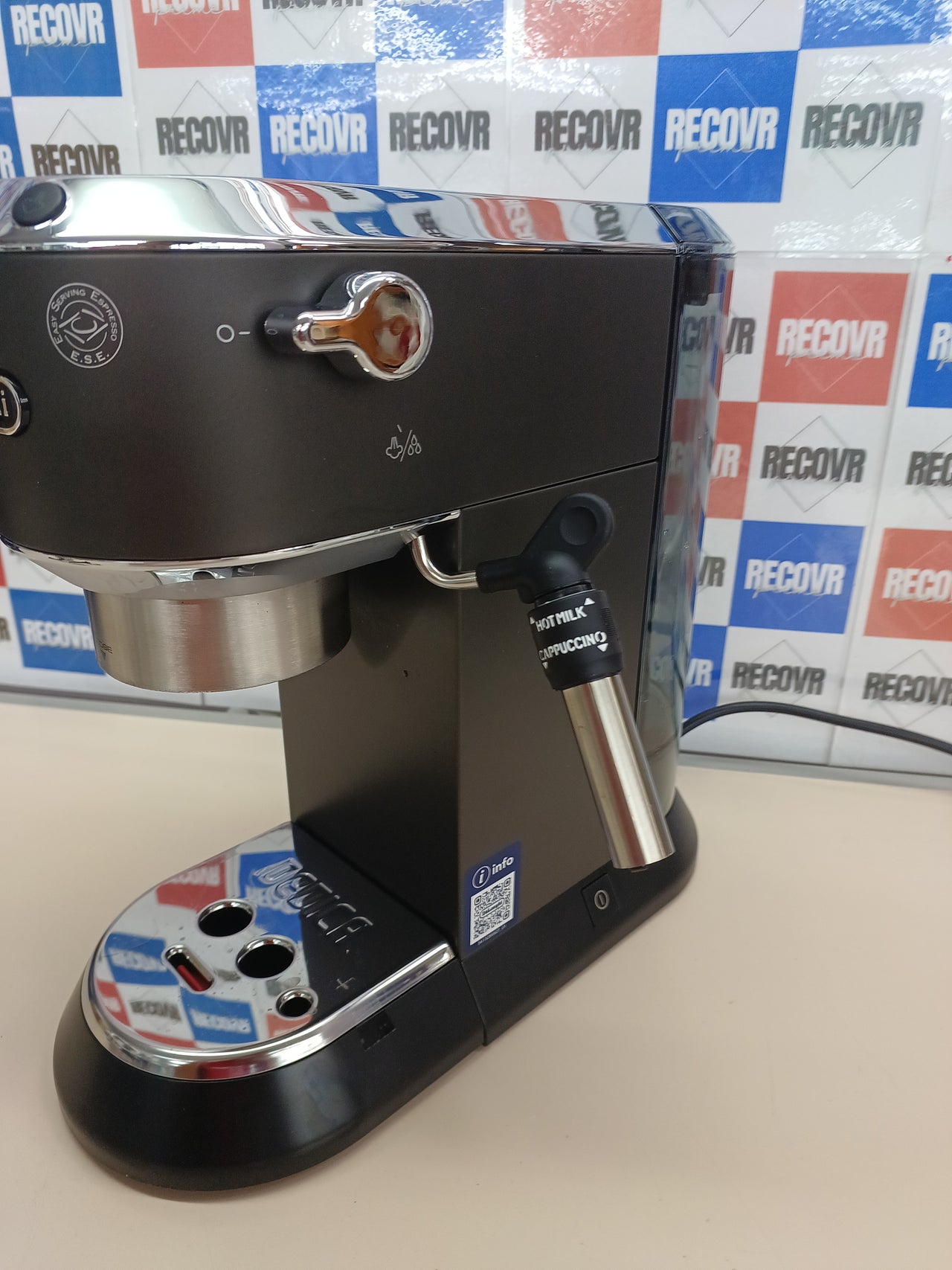 Cafetera espresso bomba acero inox 1,3 L – De’Longhi