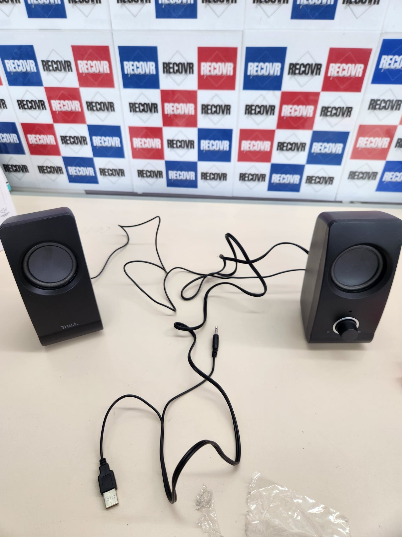 Set Altavoces, Jack 3.5 mm, 16 W, 50-20000 Hz Respuesta Frecuente, Sistema de Altavoces Alámbrico USB para PC, Ordenador, Portátil, Oficina. Trust Remo 2.0