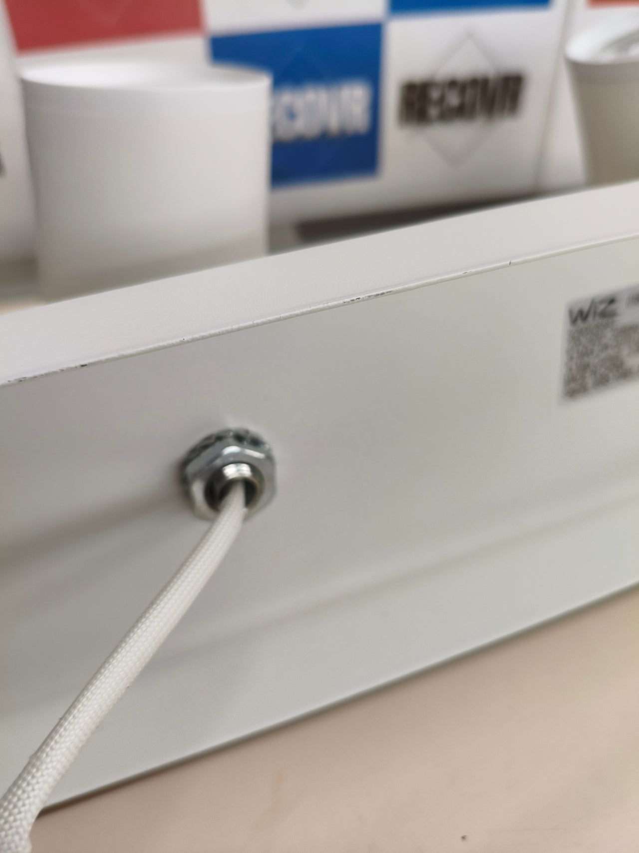 Lámpara inteligente WiZ Imageo con 3 focos LED blancos compatibles