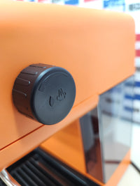 Thumbnail for Cafetera 1900W Espresso Manual para Café Molido o Monodosis, sistema POD para Espressos Cremosos con Monodosis, Preinfusión Automática, Nuevo Modelo 2023, 100% Made in Italy Gaggia EG2109 Orange