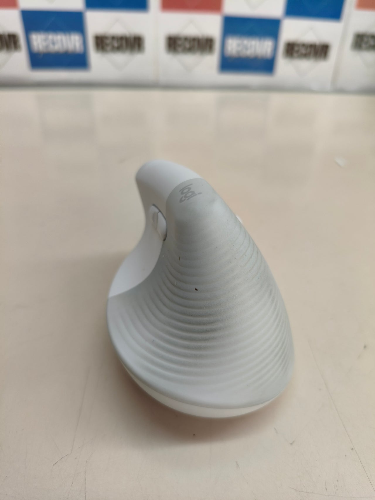Ratón vertical ergonómico Logitech Lift, blanco