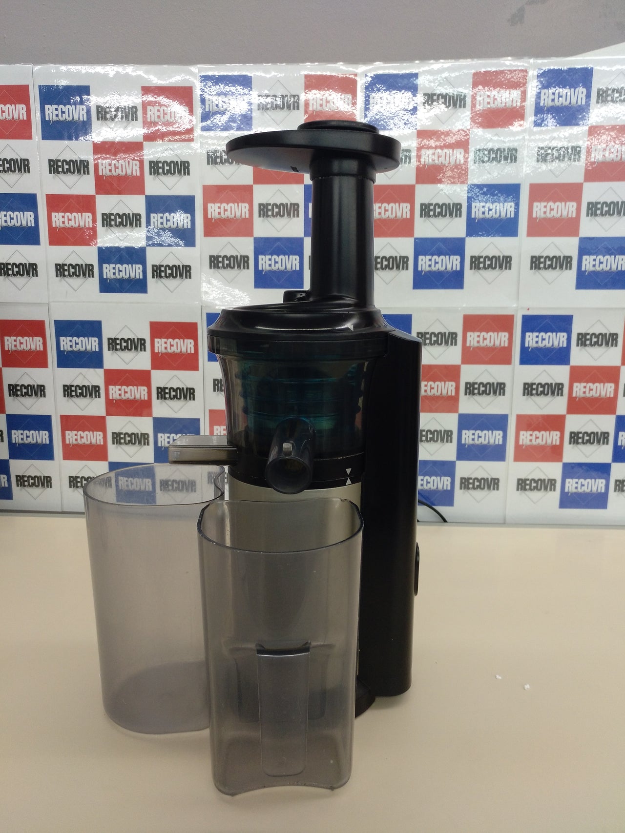 Panasonic MJ-L500 Exprimidor de velocidad lenta, 150 W, 1.3 litros, 2, Gris (Versión Importada)