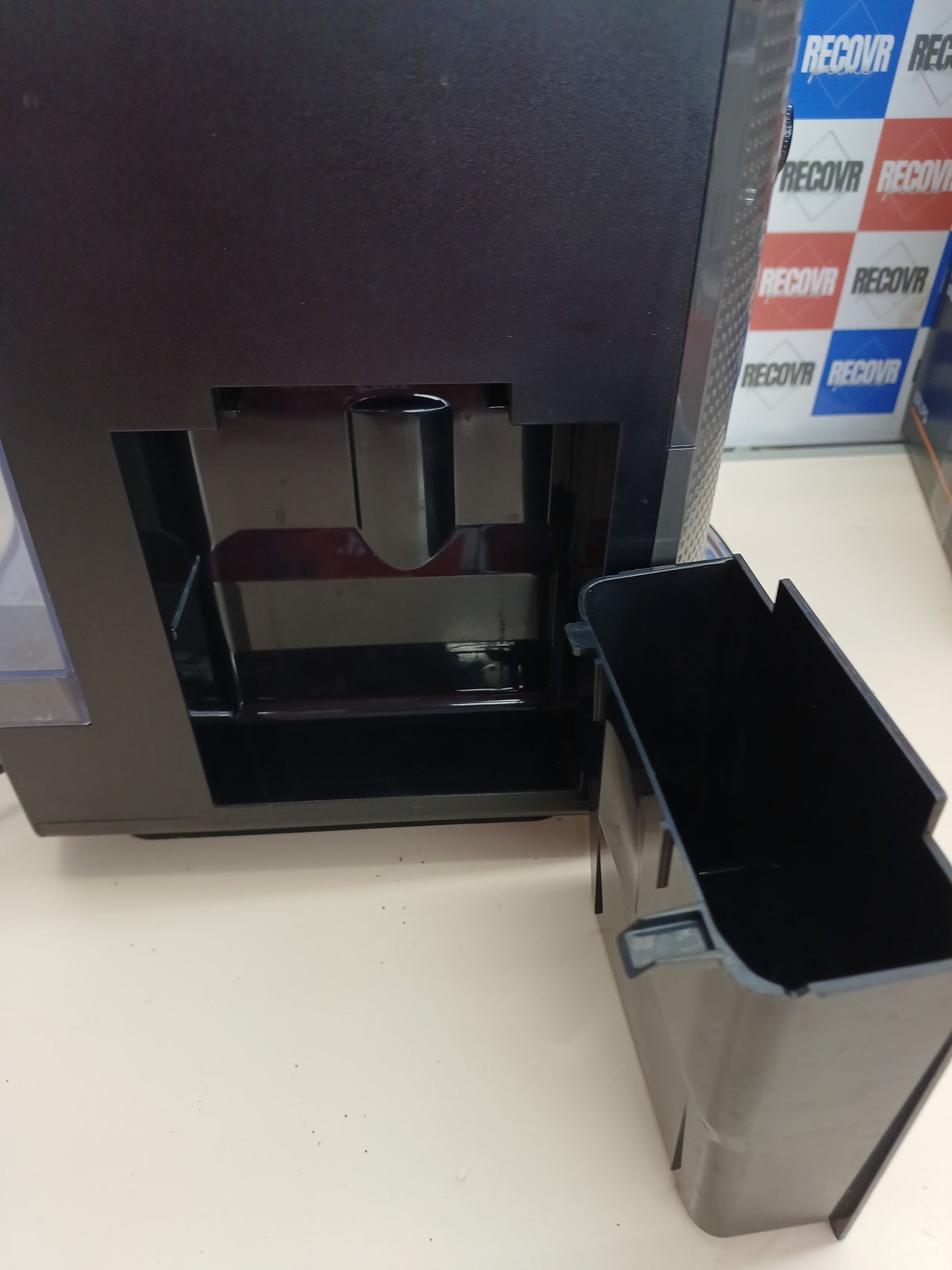 Cafetera superautomática con molinillo cónico y vapor - Krups