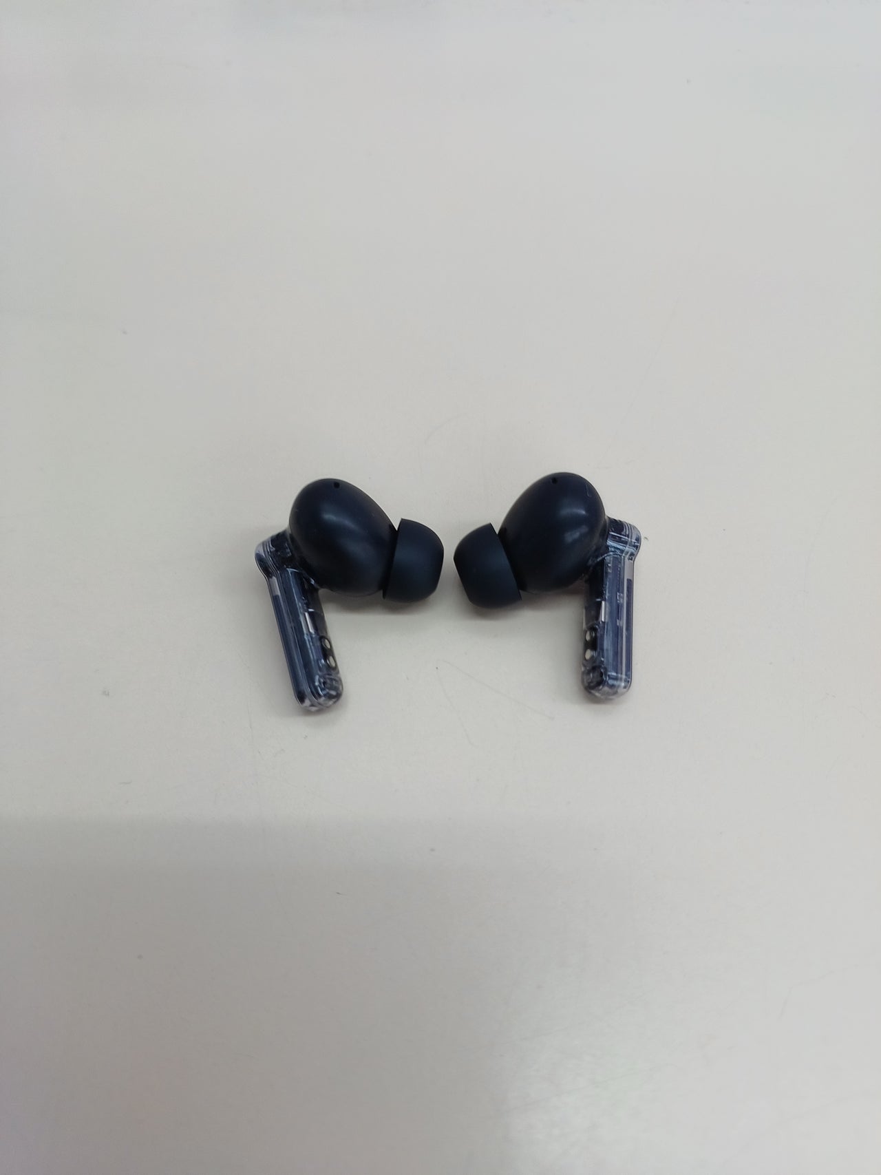 Auriculares Nothing Ear (a) con ANC y ChatGPT