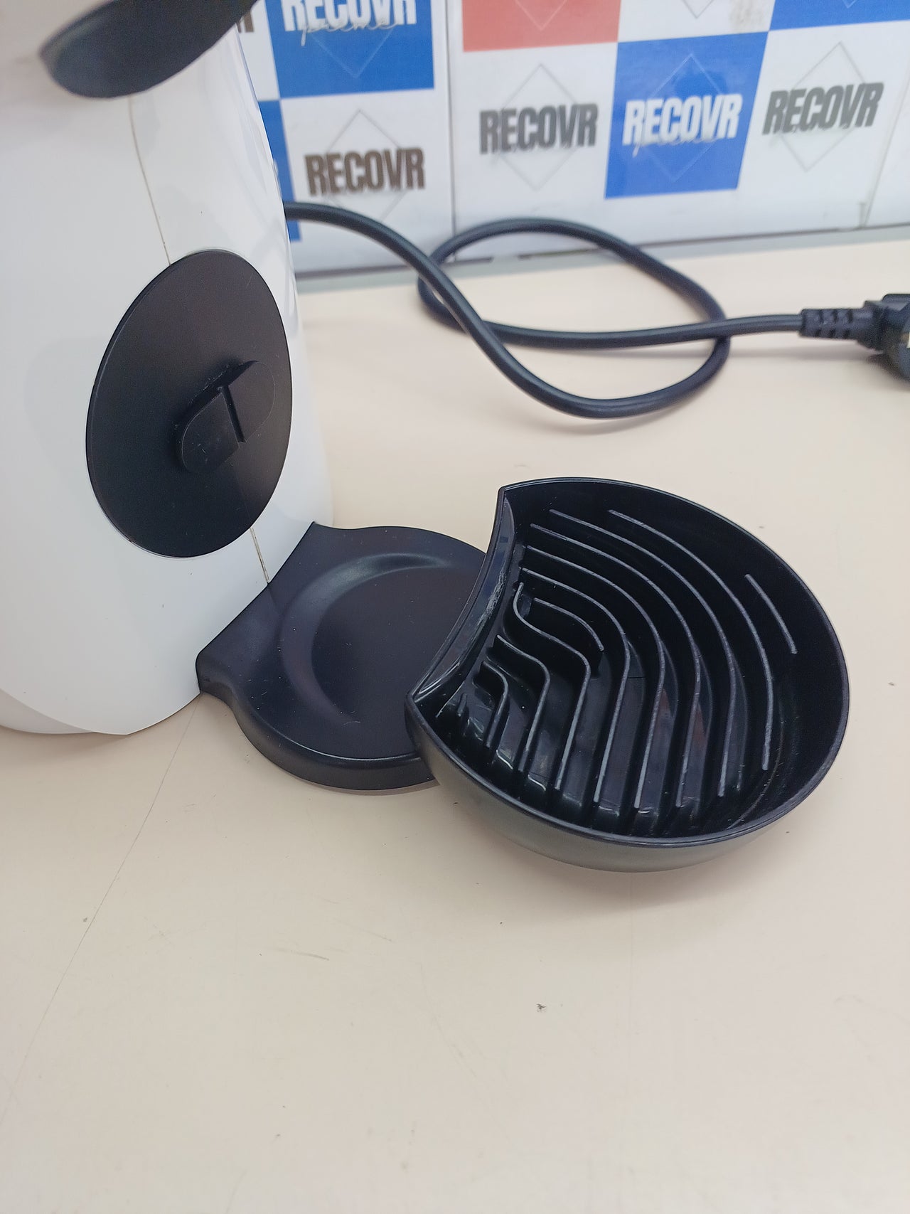 Cafetera cápsulas 1500W supercompacta – De'Longhi