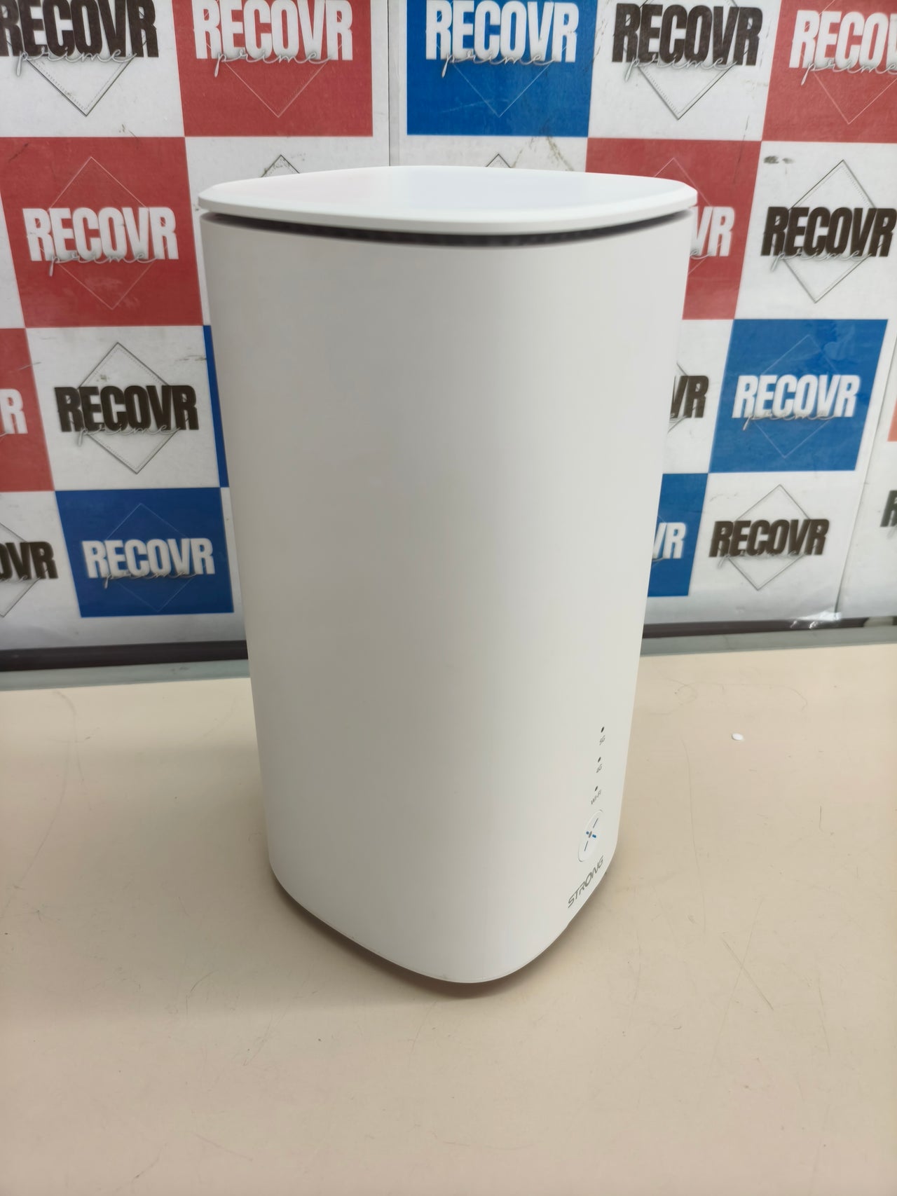 Router 5G Strong WiFi 6 AX3000 con ranura SIM y puerto 2,5 GbE