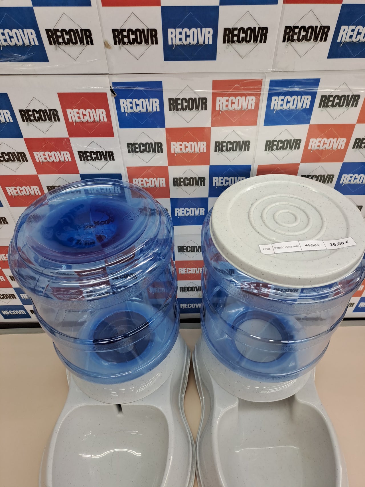 Dispensador agua mascotas 2,5 galones – Amazon Basics