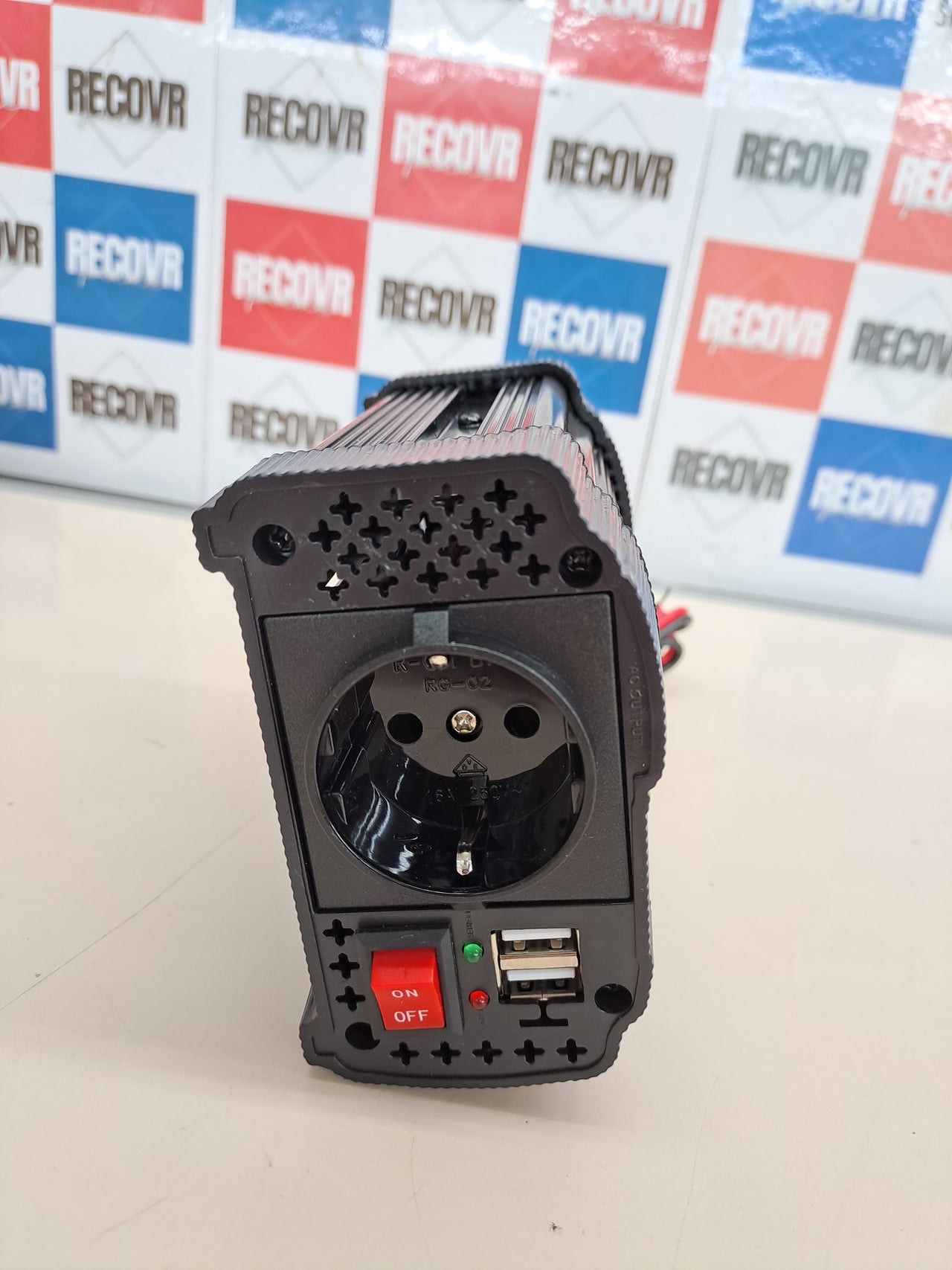 Inversor de coche BYGD 200W 12V a 220V