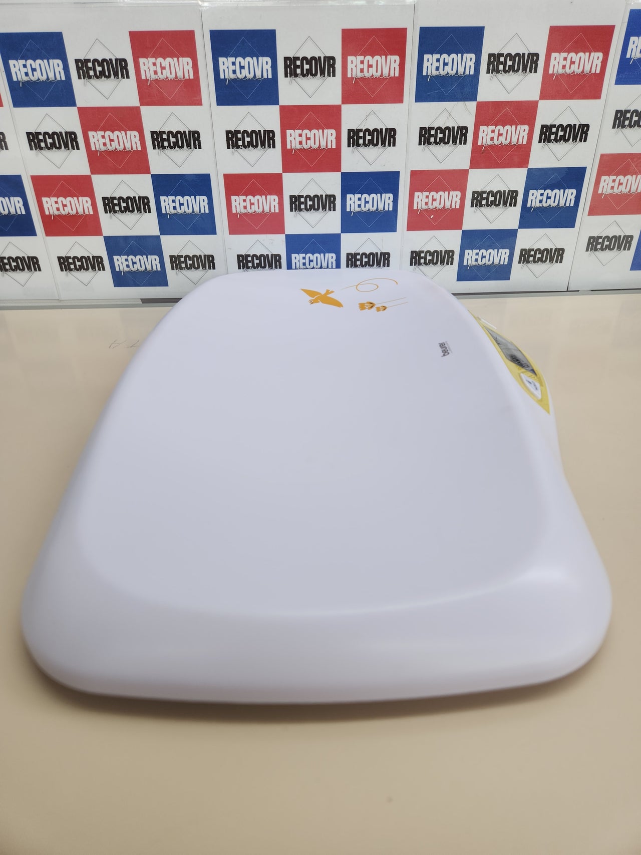 Báscula 20 kg para bebés, con superficie curvada y segura, función de tara y retención para bebés que patalean, medición y visualización en pasos de 5 g Beurer BY 80