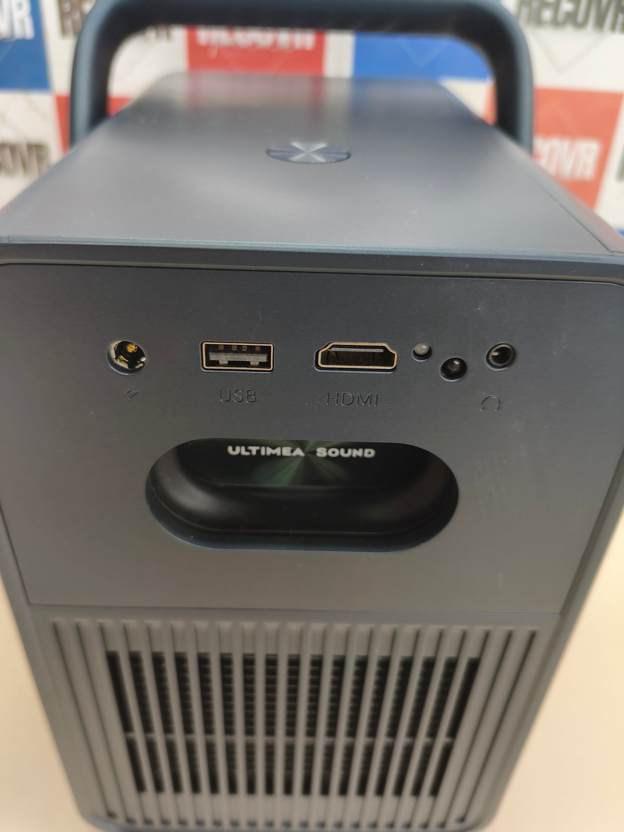 Proyector Ultimea Poseidon E40 Full HD con Android TV