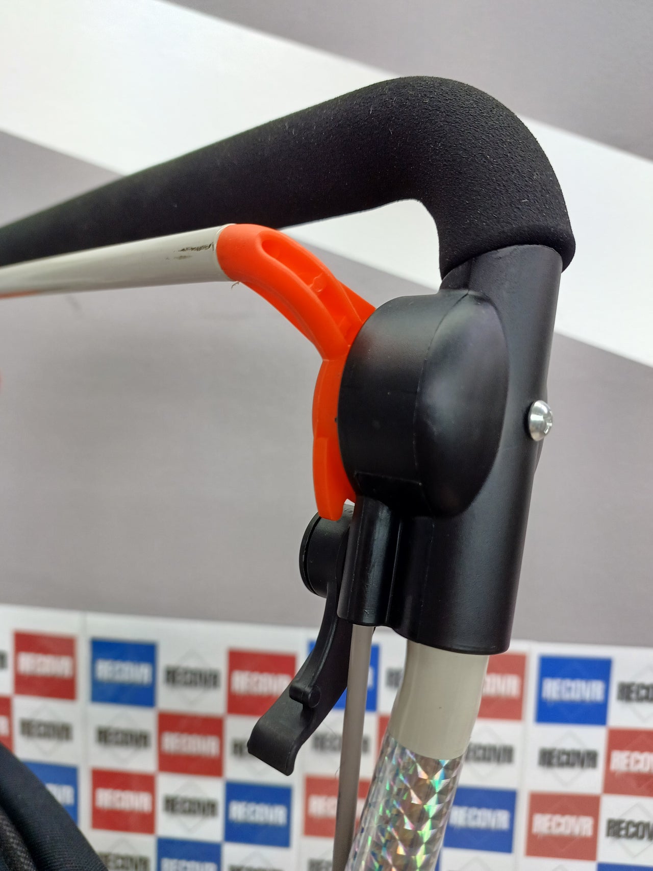 Mobiclinic®, Andador Plegable, Carro de la Compra con Asiento, Coliseo, Monomando, Acero, Gran Cesta, Respaldo y Acolchado, Sistema Frenado, Ruedas 360º, Negro