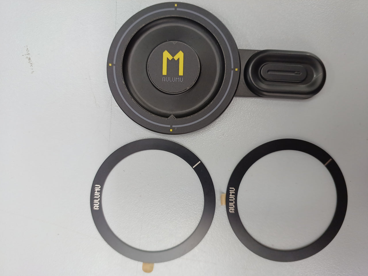 Soporte y Agarre 360° iPhone 16/15/14/13/12 con Abridor de Cajas