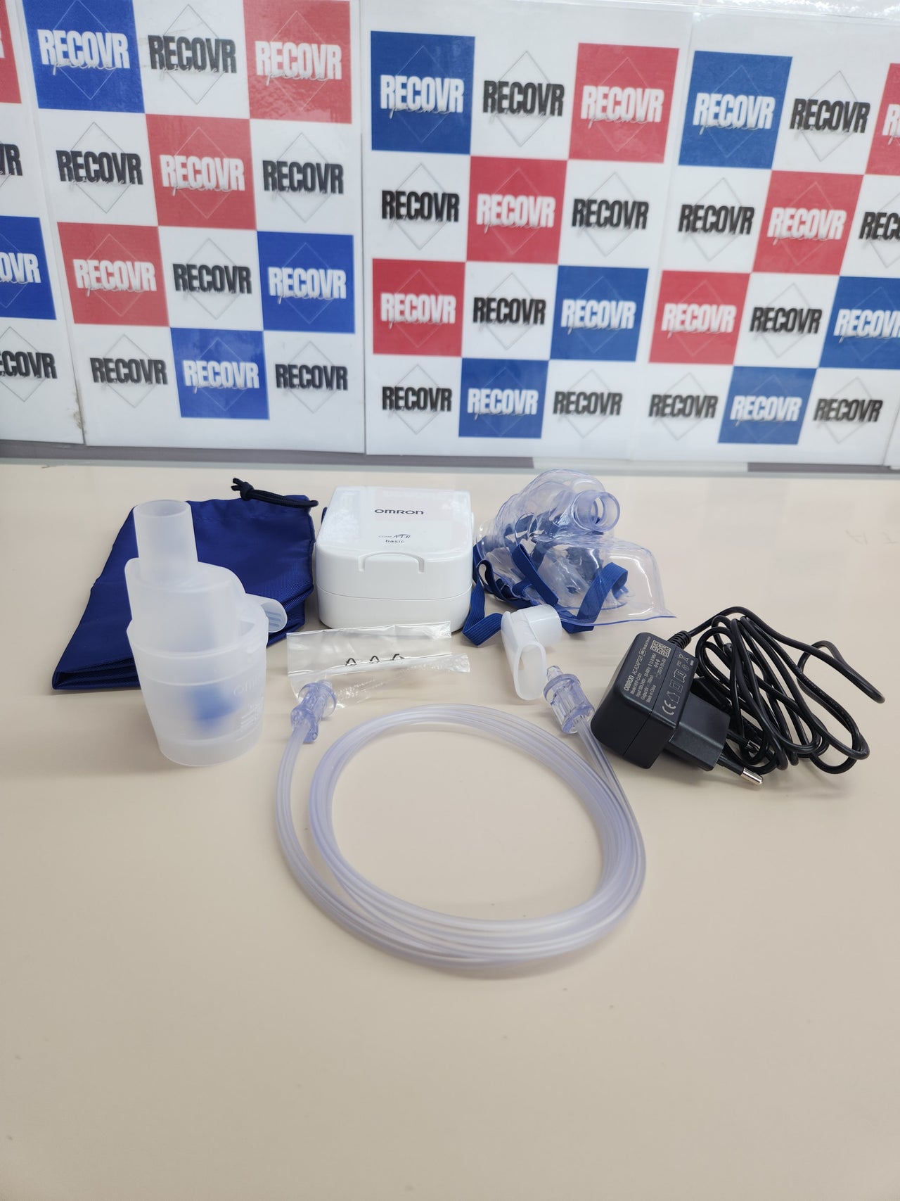 Nebulizador Omron NE-C803-E compacto y silencioso