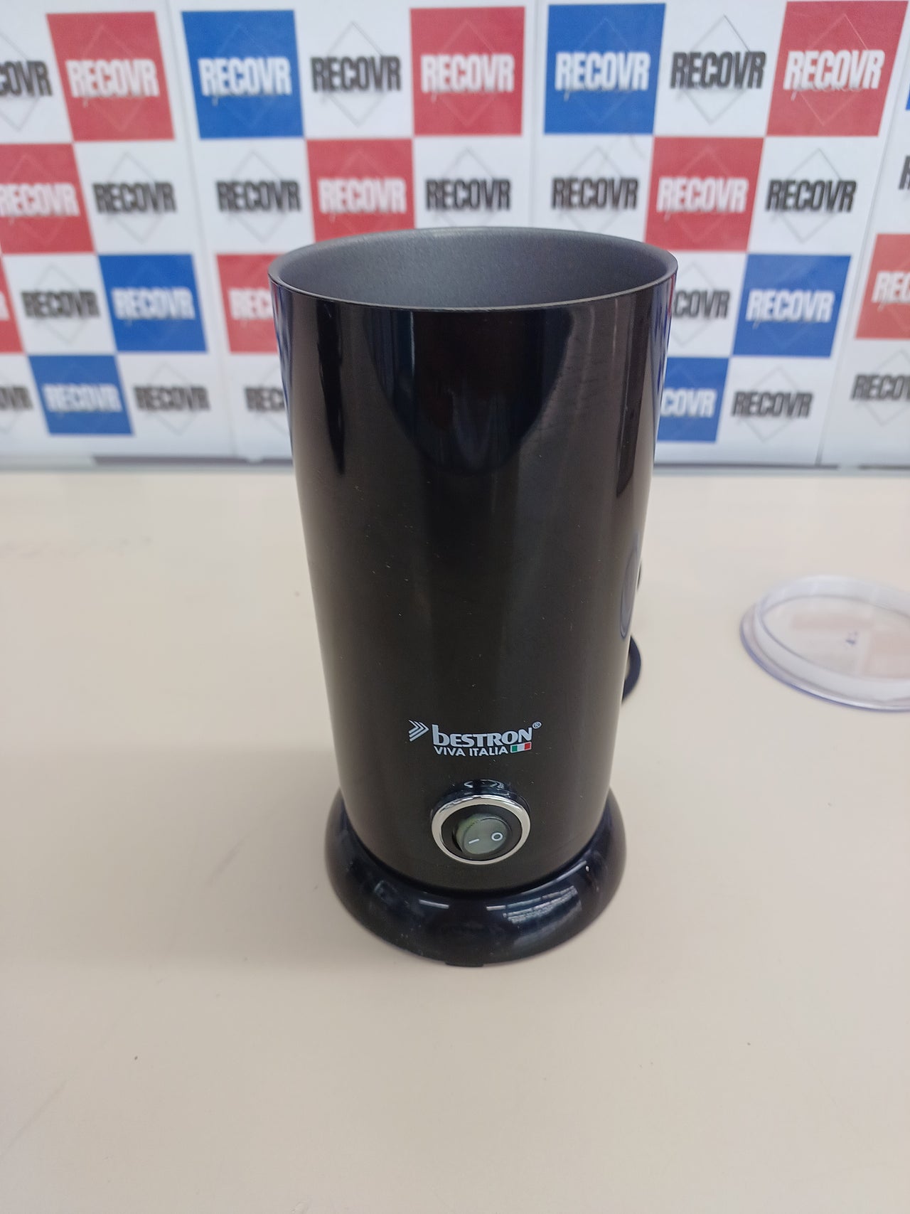 Bestron Espumador de Leche Eléctrico, Viva Italia, Inalámbrico, 550 W, 300 ml, Negro